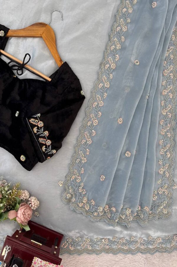 KD-618_3.jpg Sea Grey Fendy Silk Heavy Saree