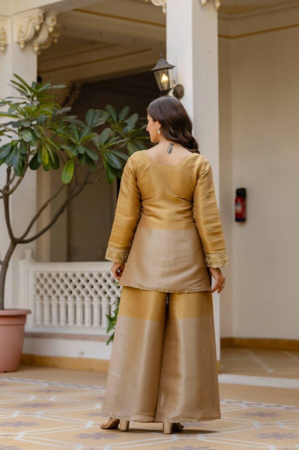 RR-42GOLD_3.jpg Banarasi Viscose Co-Ord Set – Elegant Ethnic Fusion