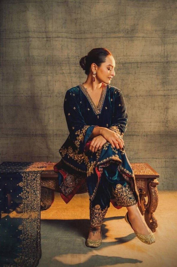 TD-6089_3.jpg Sonakshi Sinha Inspired Rama Green Velvet Kurta Set