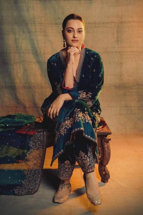 TD-6089_4.jpg Sonakshi Sinha Inspired Rama Green Velvet Kurta Set